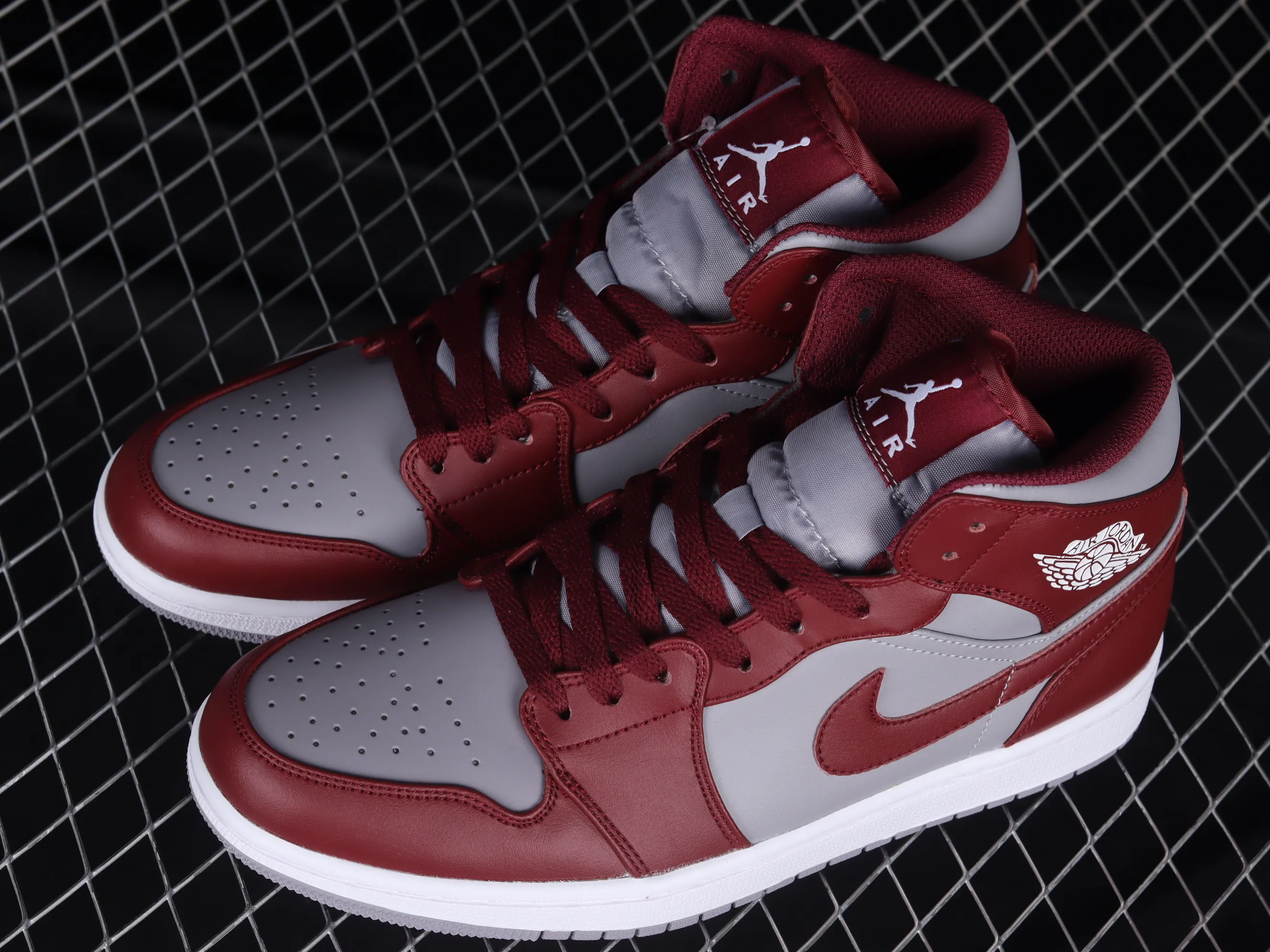 All categories Air Jordan Jordan series basketball shoes Air Jordan 1 Mid Air Jordan 1 Mid "Team Red" AJ1 Joe 1 wine red China basketball shoes DQ8426-615